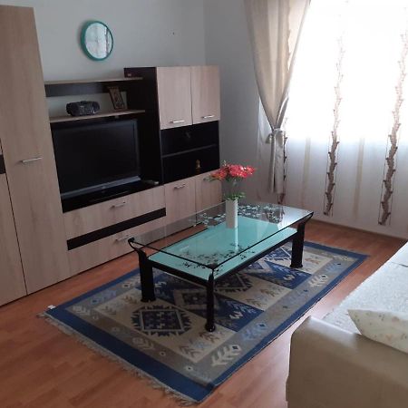 OrşovaApartament Ally'Sアパートメント エクステリア 写真