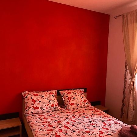 OrşovaApartament Ally'Sアパートメント エクステリア 写真