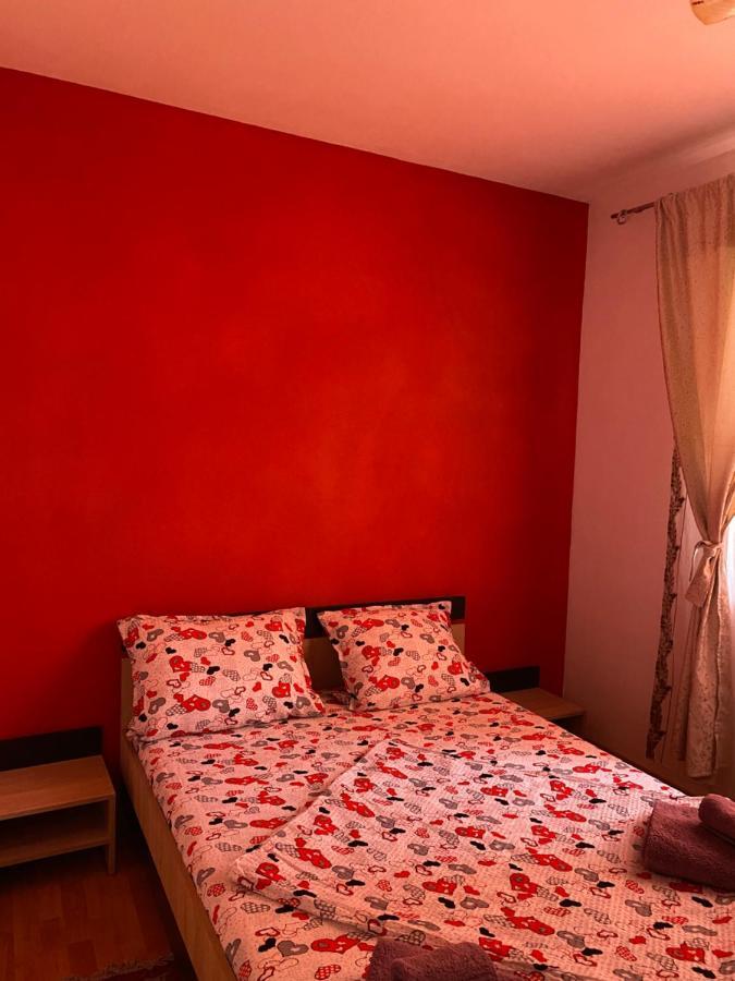 OrşovaApartament Ally'Sアパートメント エクステリア 写真