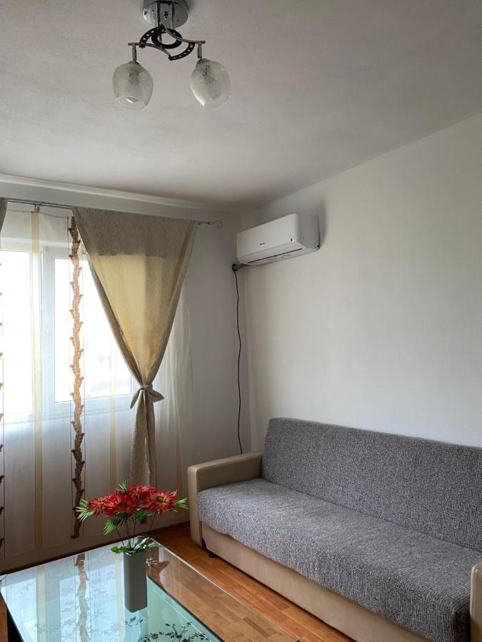 OrşovaApartament Ally'Sアパートメント エクステリア 写真