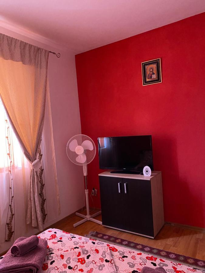 OrşovaApartament Ally'Sアパートメント エクステリア 写真